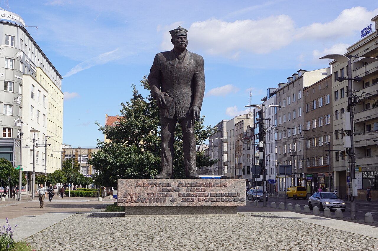 Pomnik Antoniego Abrahama na Placu Kaszubskim w Gdyni