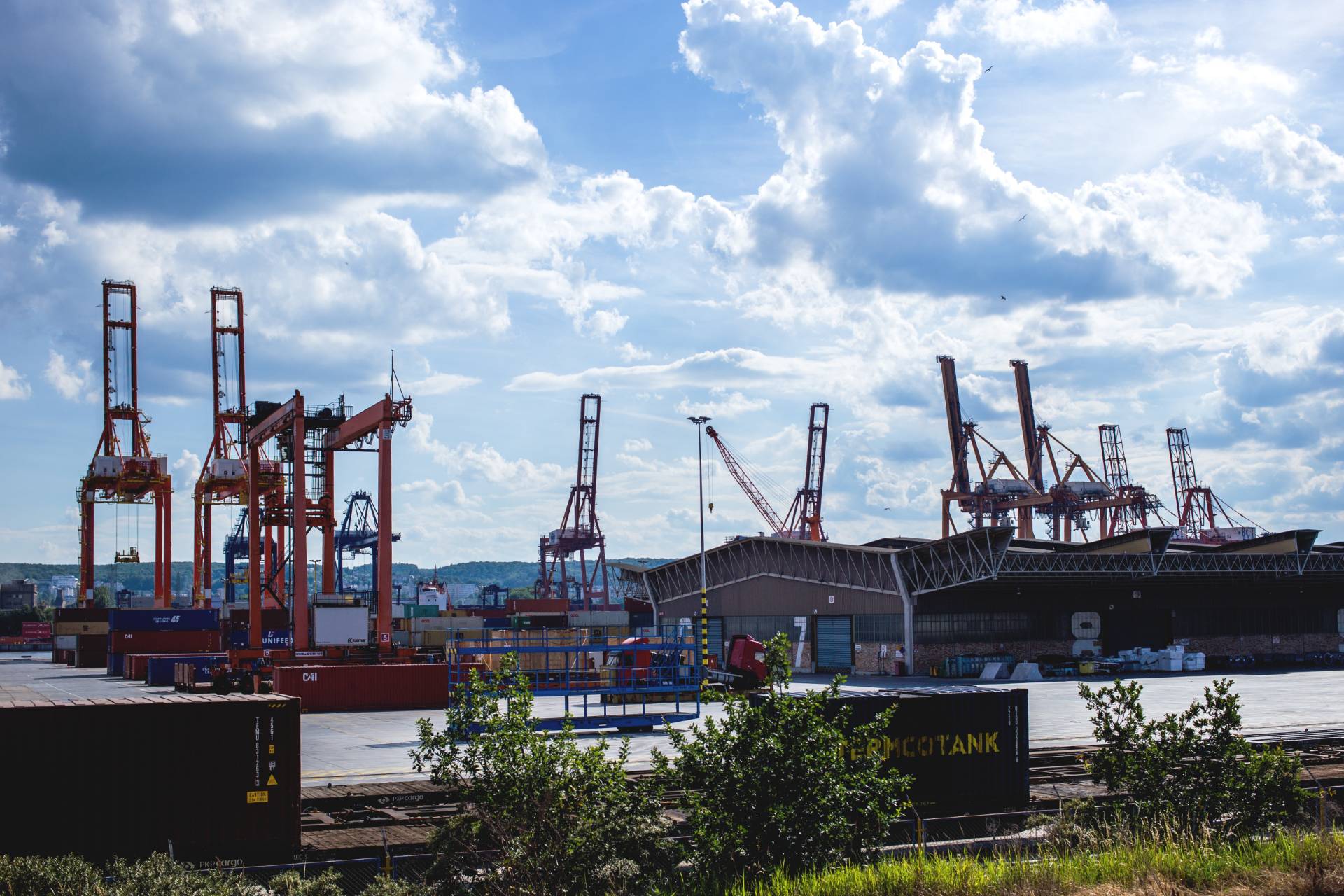 Bałtycki Terminal Kontenerowy w Gdyni — suwnice i kontenery